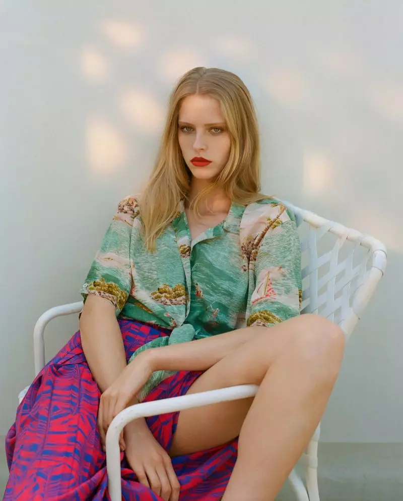 Abby Champion modela estampats tropicals a la campanya primavera-estiu 2019 de Topshop