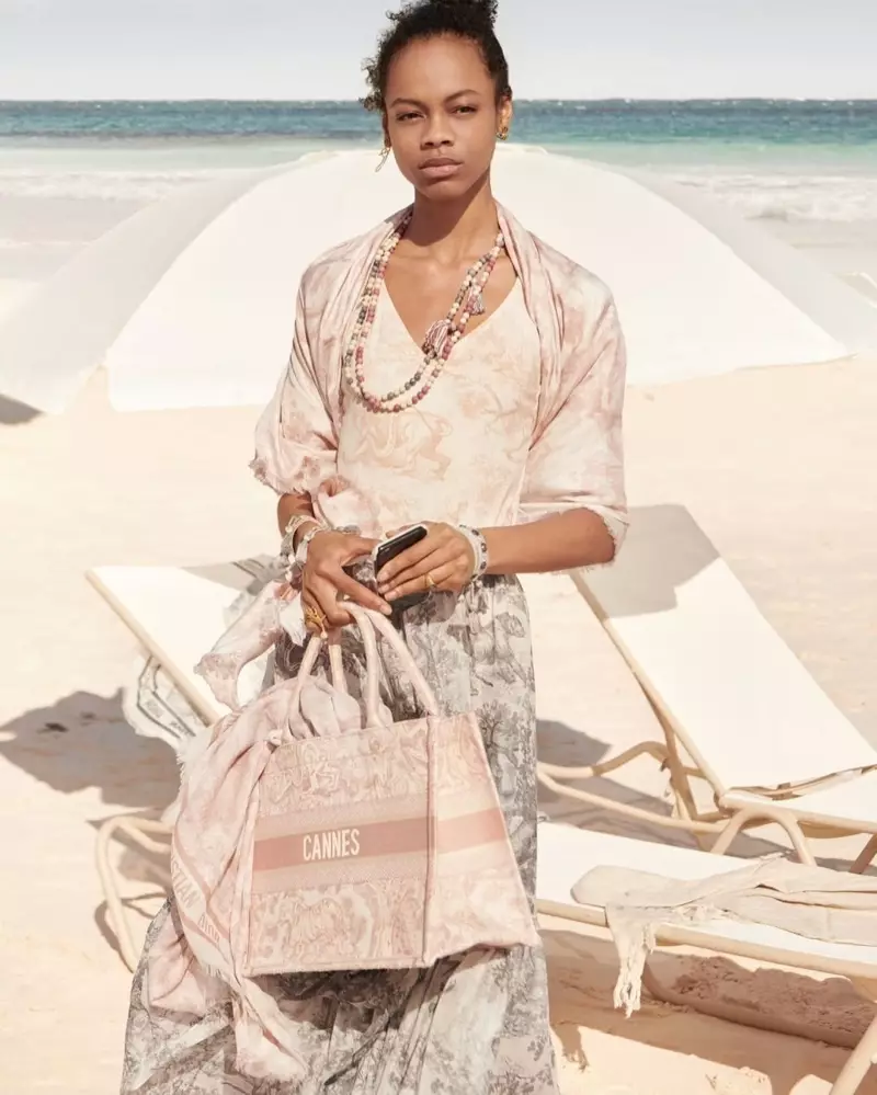 Aaliyah Hydes verskyn in Dior Dioriviera herfs 2020-veldtog.