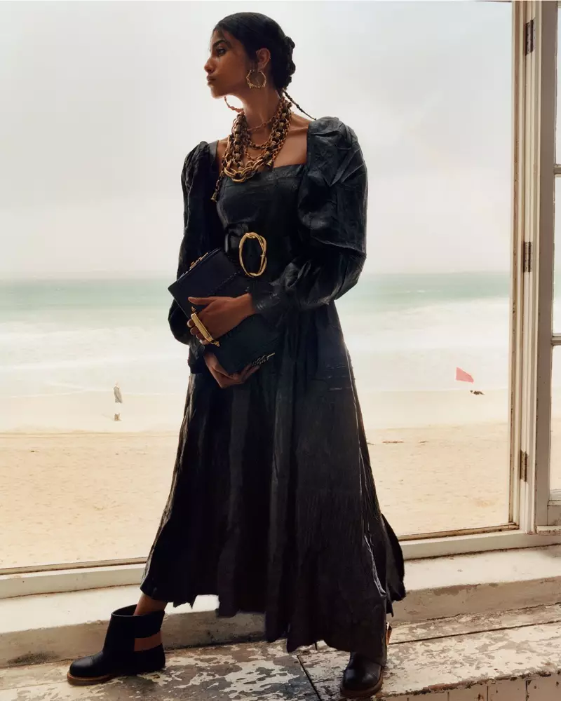 Modelo Imaan Hammam aparece na campanha primavera-verão 2020 de Alexander McQueen