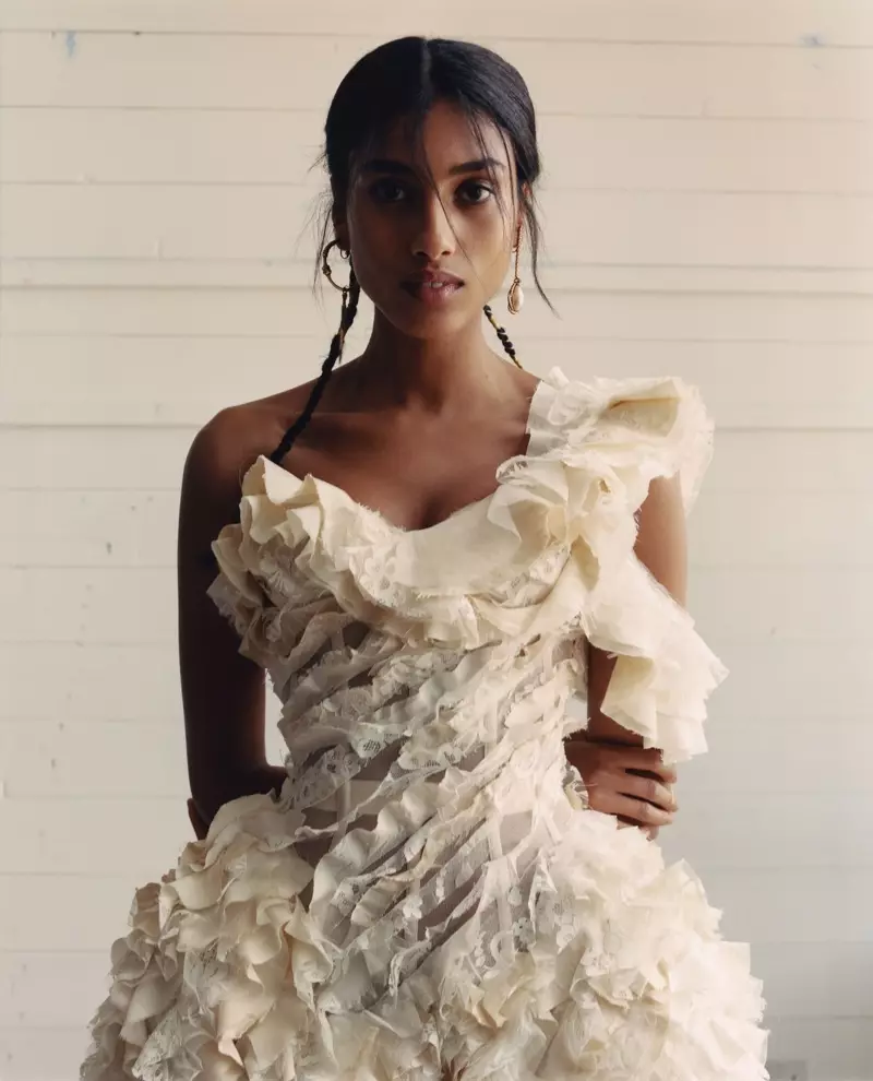 Imaan Hammam schittert in Alexander McQueen lente-zomer 2020 campagne