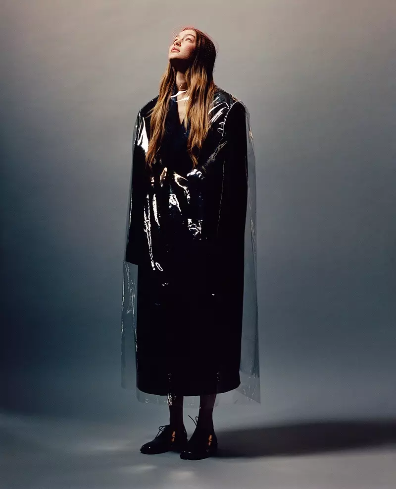 Gigi Hadid poseer in avant-garde modes vir i-D Magazine