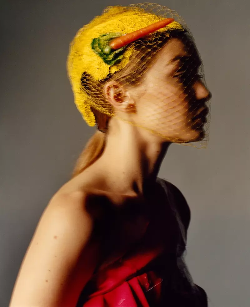 Gigi Hadid poseer in avant-garde modes vir i-D Magazine