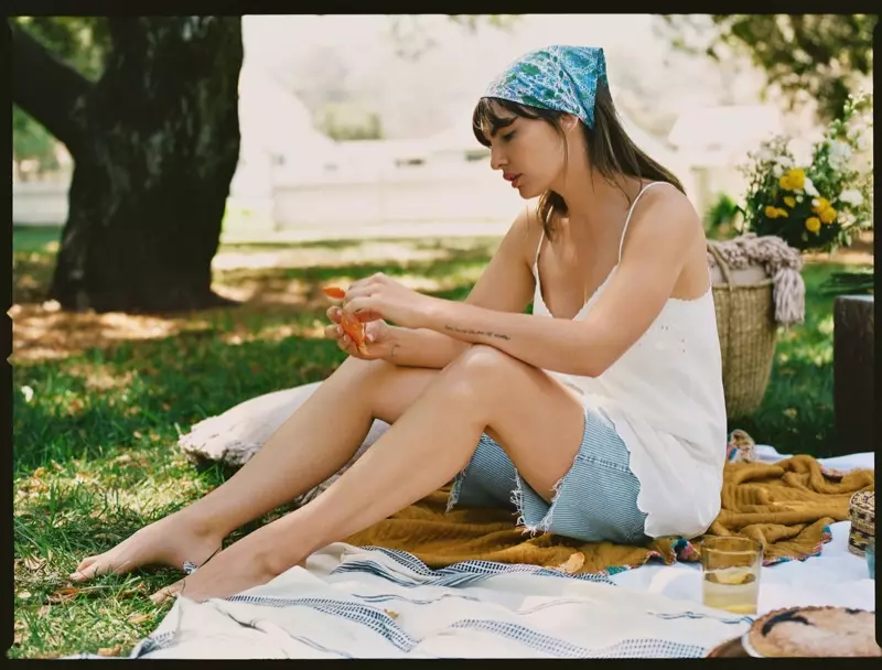 Alyssa Miller gosipụtara na ntuziaka ụdị picnic Anthropologie. Foto: Graham Dunn