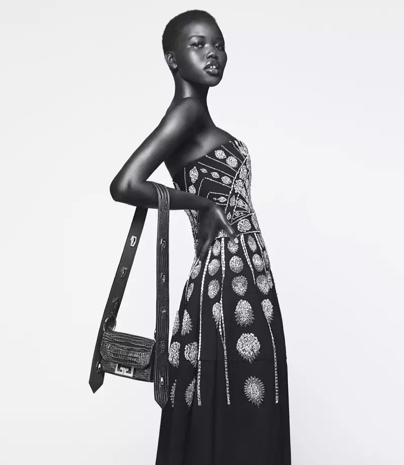 Modelul Adut Akech apare in campania Givenchy Winter of Eden toamna-iarna 2019