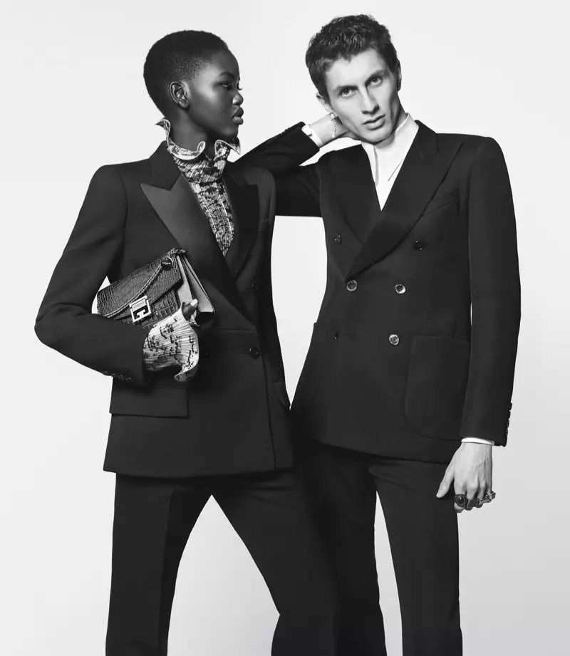 Adut Akech و Henry Kitcher يرتديان بدلة Givenchy Winter of Eden