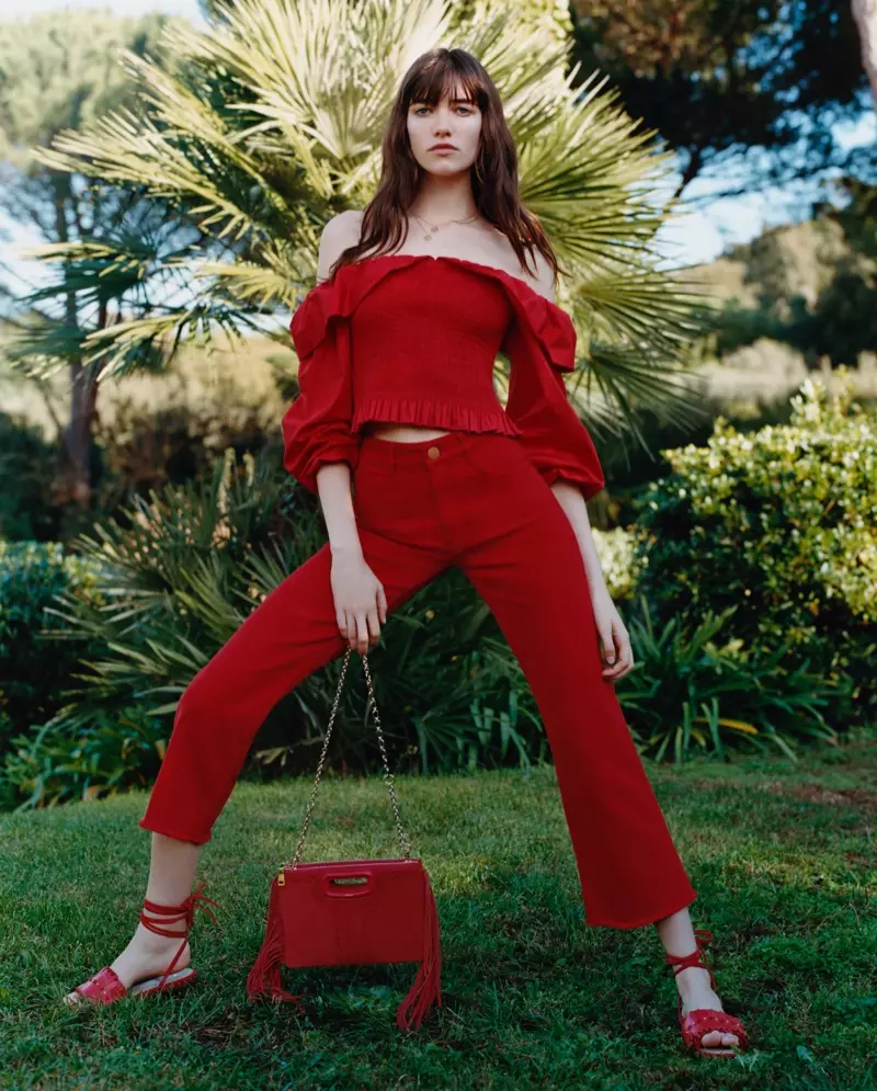 นางแบบ Grace Hartzel เดรสสีแดงสำหรับแคมเปญ Maje Spring-Summer 2019