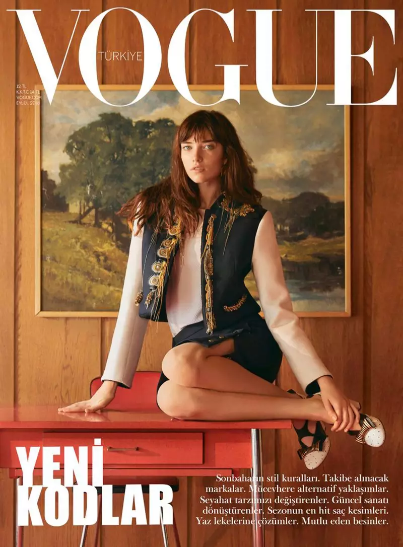 Grace Hartzel bär moderna retrostilar för Vogue Turkey