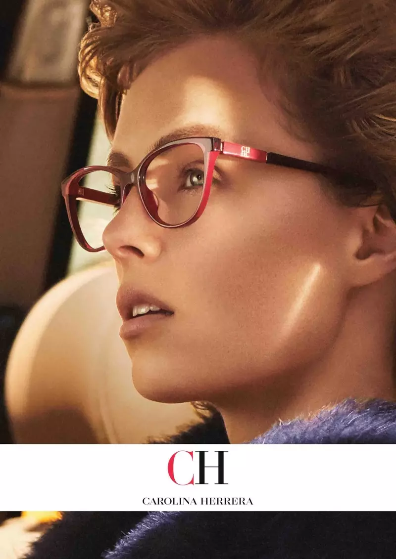 Une photo de la campagne Eyewear automne 2018 de Carolina Herrera