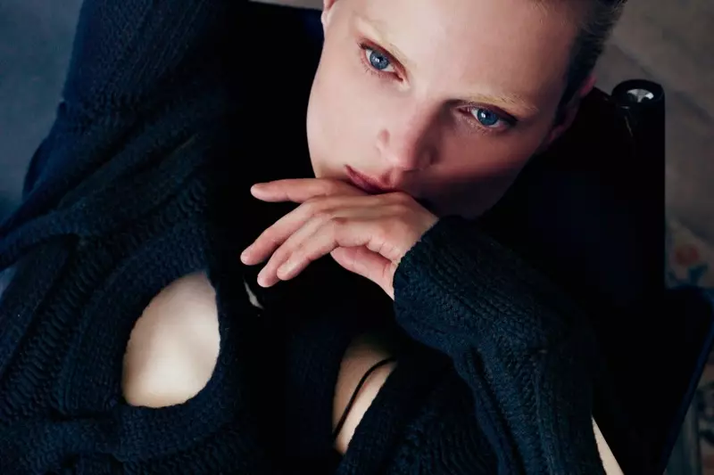 Guinevere Van Seenus는 주인공 Fall '15 캠페인을 위해 미니멀리즘을 수용합니다.