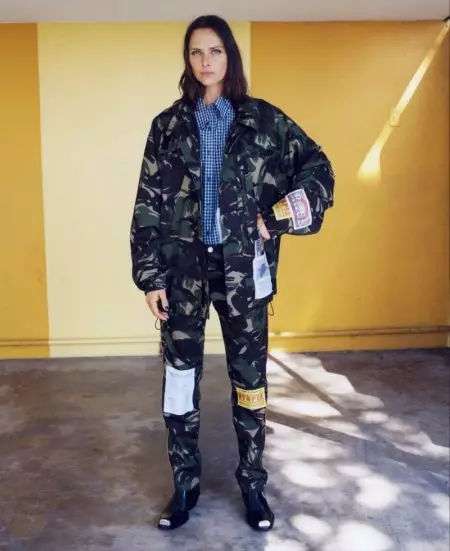 Cuireann Devon Aoki i bhfeidhm faoin aer le haghaidh feachtas Nordstrom Fall 2018