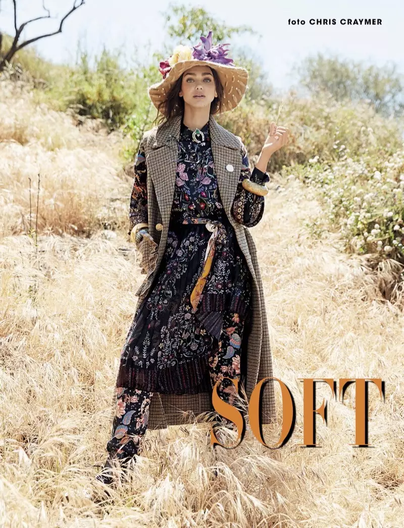 Zhenya Katava Pozas en Boho-Modoj por Glamour Italy