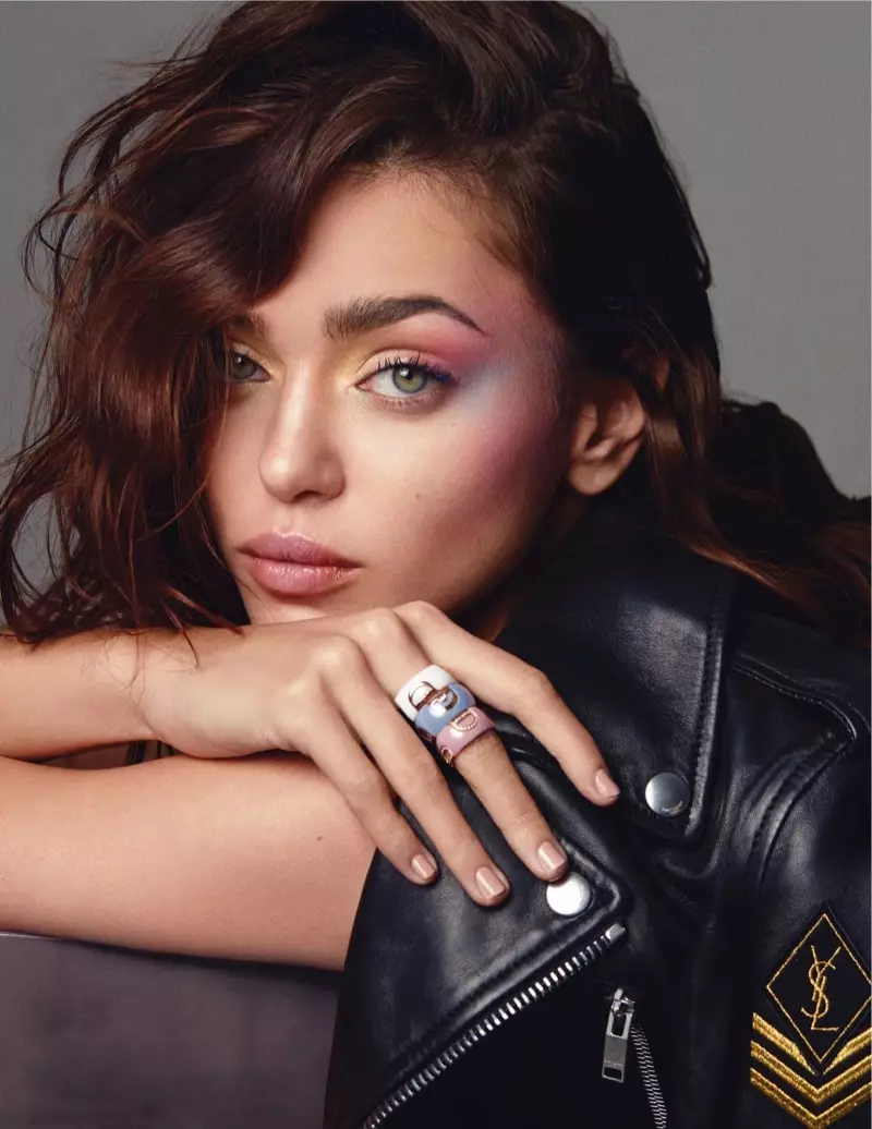 Zhenya Katava modellerar iögonfallande skönhetslooks för L'Officiel Singapore