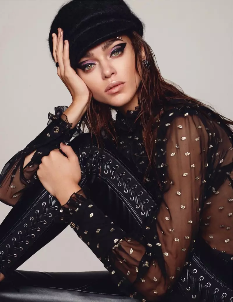 Zhenya Katava Models Eye-Catching Beauty Looks fyrir L'Officiel Singapore