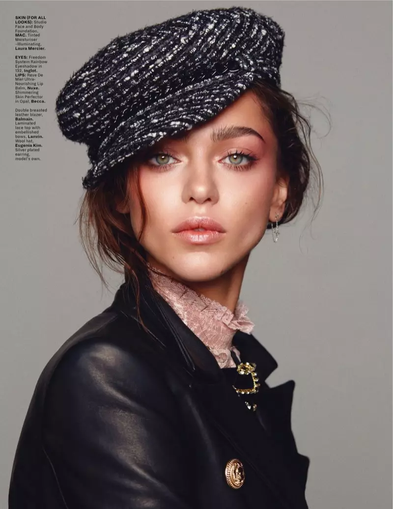 Zhenya Katava modelliert auffällige Beauty-Looks für L'Officiel Singapore