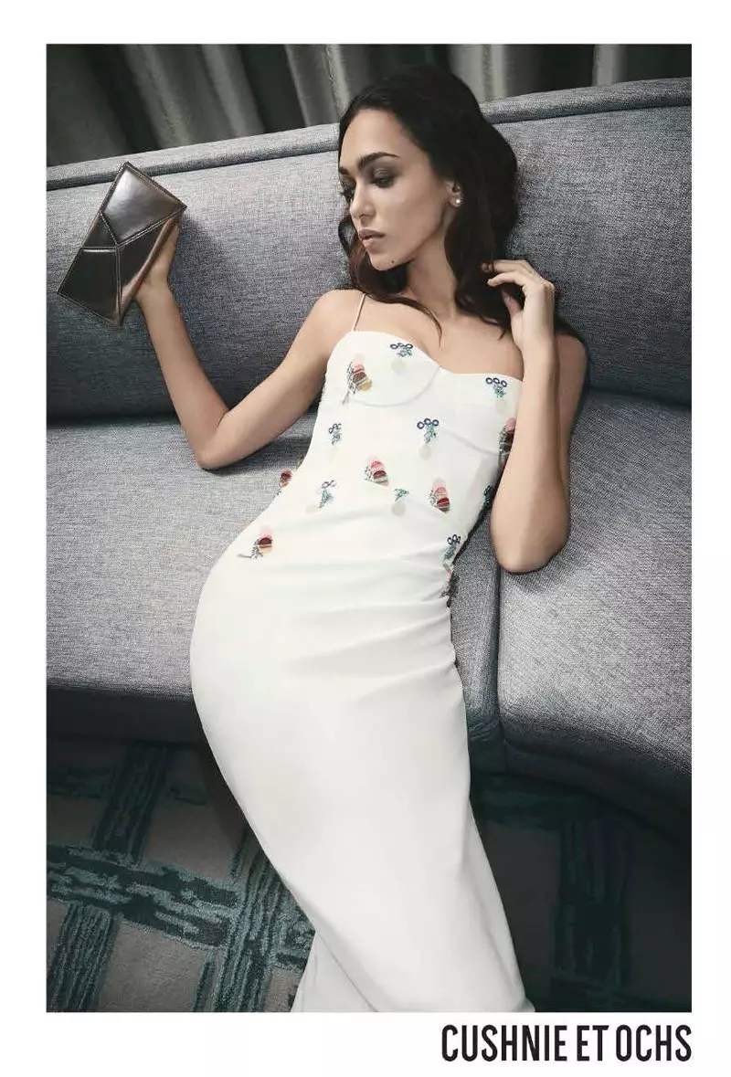 En bild från Cushnie et Ochs reklamkampanj för resort 2018