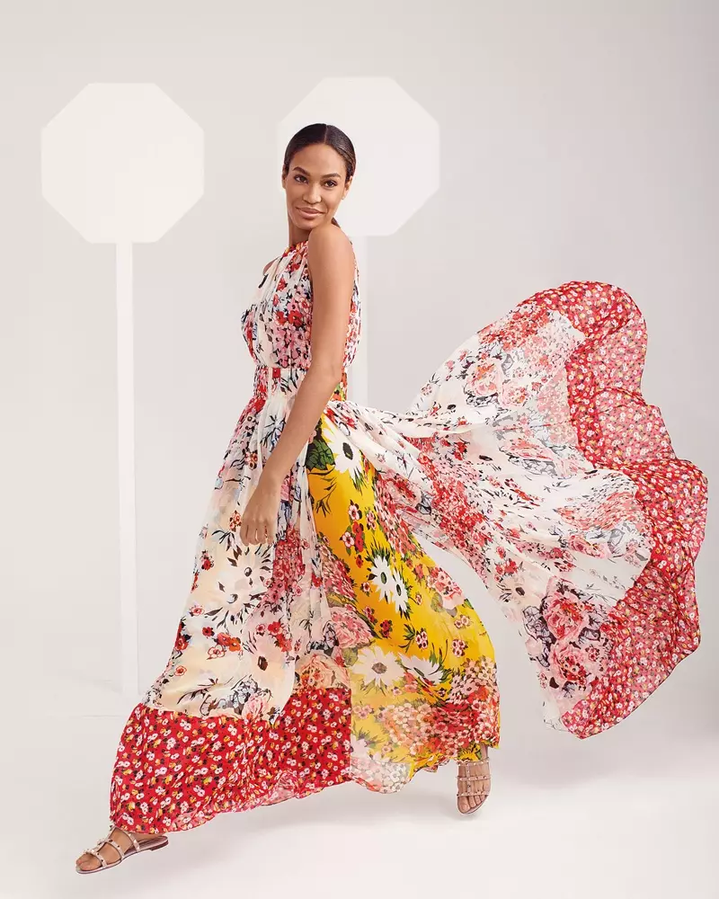 Joan Smalls poseert in Carolina Herrera voor de campagne Neiman Marcus The Art of Fashion lente-zomer 2019