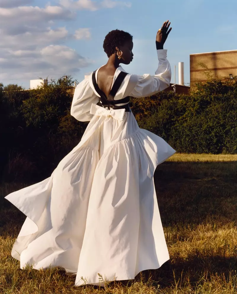 Jamie Hawkesworth, Alexander McQueen'in 2020 payız-qış kampaniyasının fotoşəkillərini çəkir.