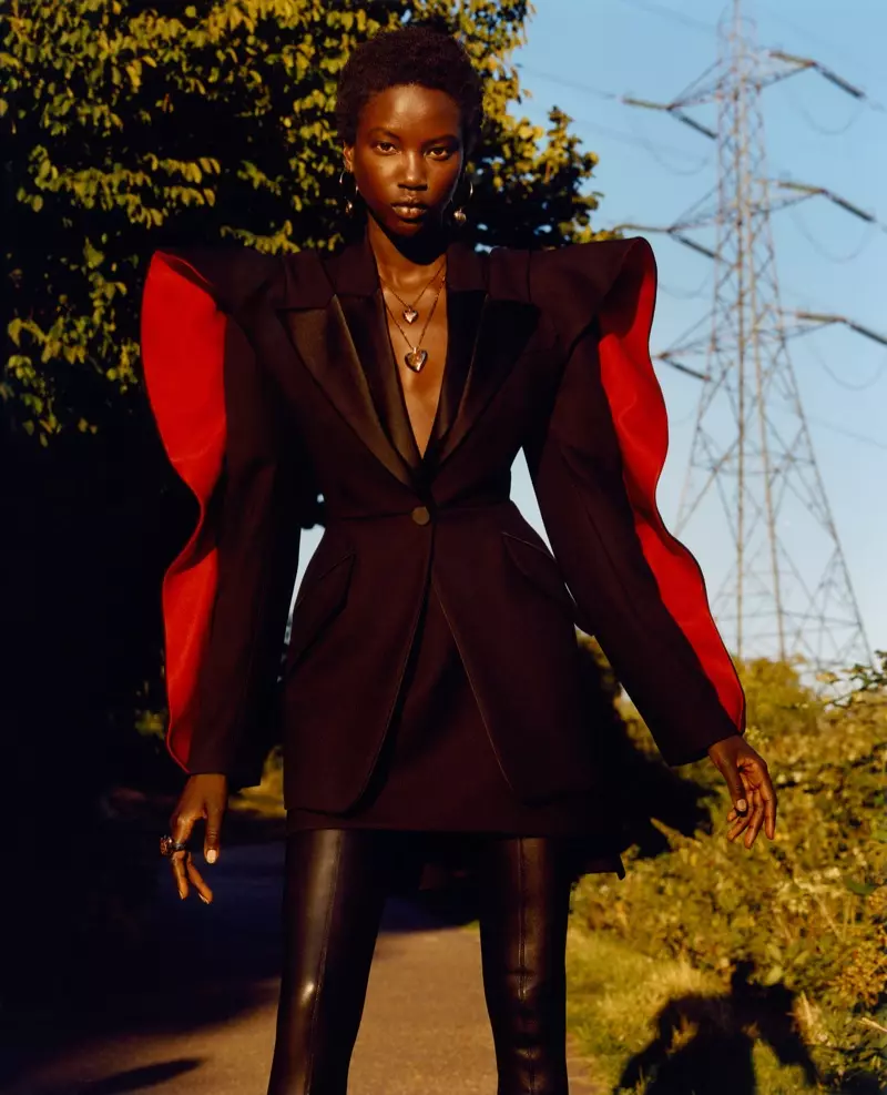 Anok Yai lidera a campaña outono-inverno 2020 de Alexander McQueen.