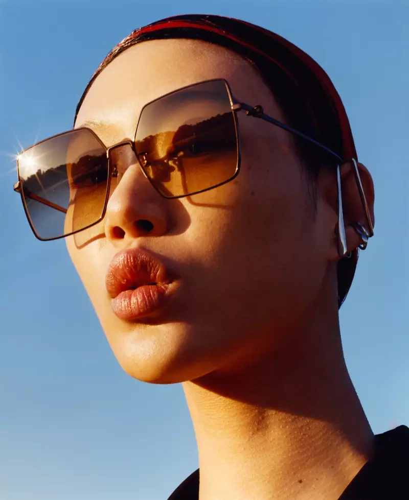 Les lunettes de soleil se démarquent dans la campagne automne-hiver 2020 d'Alexander McQueen.