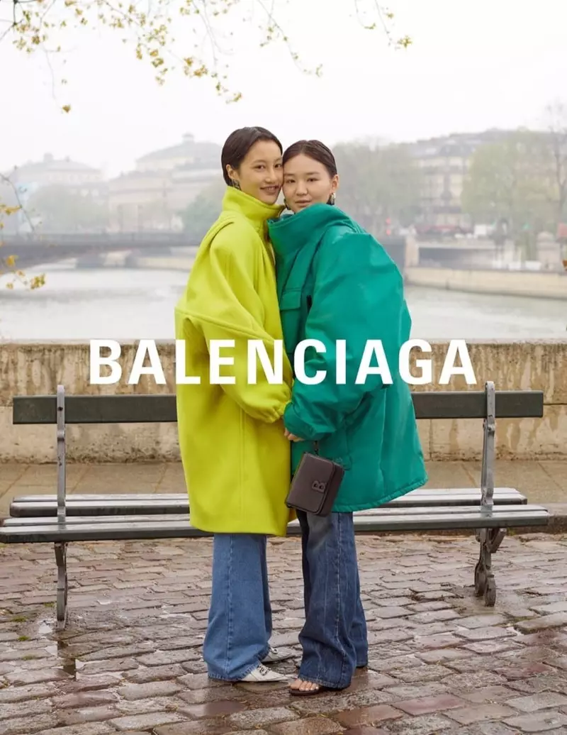 Balenciaga nổi bật với áo khoác ngoài với chiến dịch mùa đông 2019
