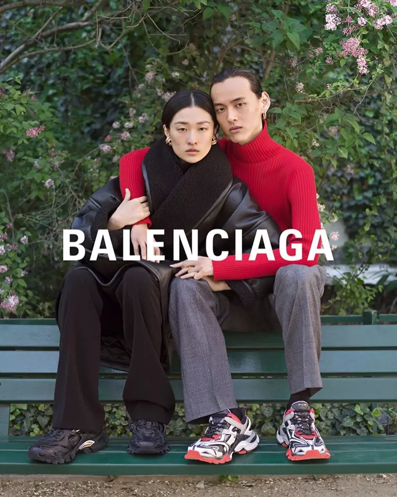 Balenciaga lãng mạn cho chiến dịch mùa đông 2019