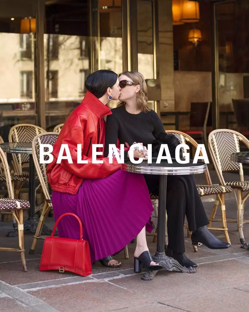 Ngôi sao Elsa Sjokvist và Asta Stensson trong chiến dịch mùa đông 2019 của Balenciaga