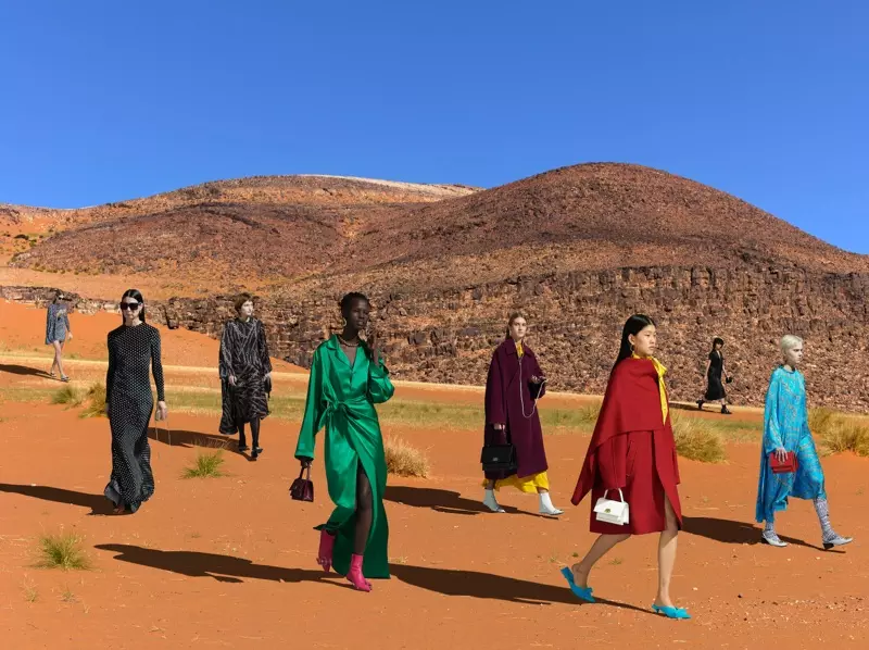 Balenciaga запускает осеннюю рекламную кампанию 2019 года в пустыне