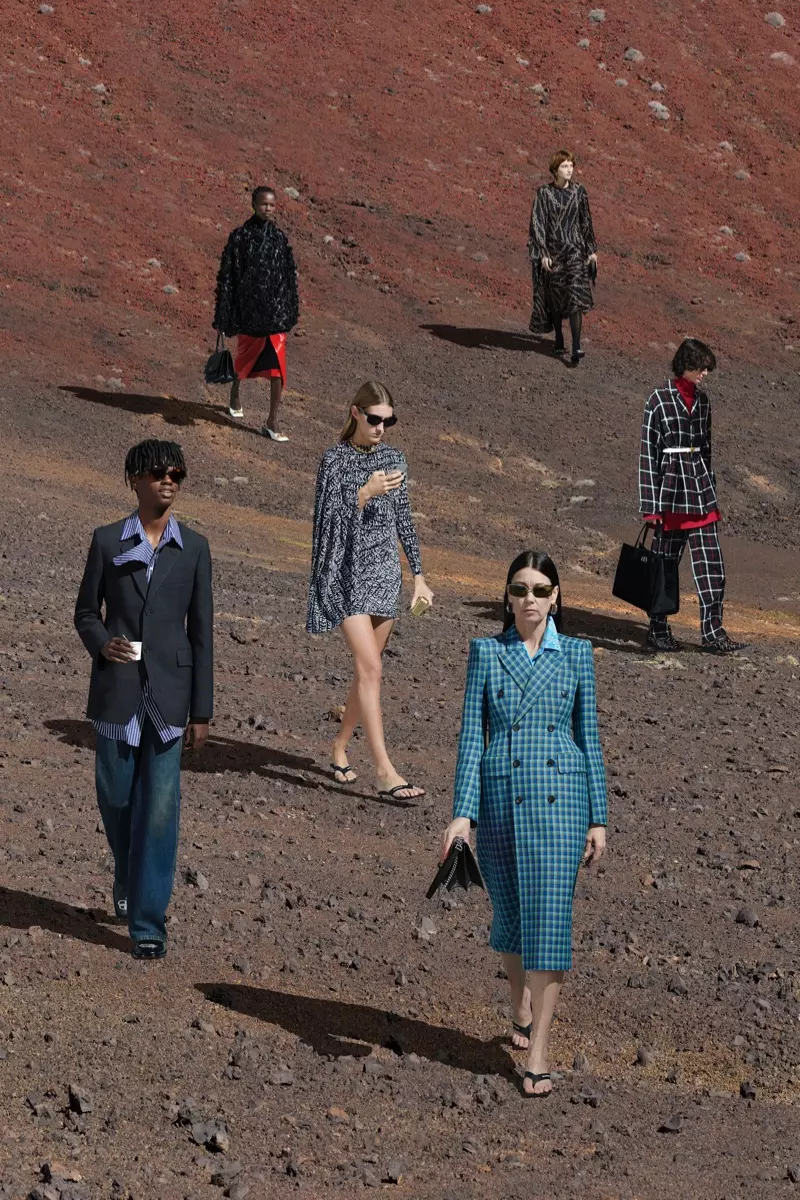 Модели снялись в рекламной кампании Balenciaga осень 2019