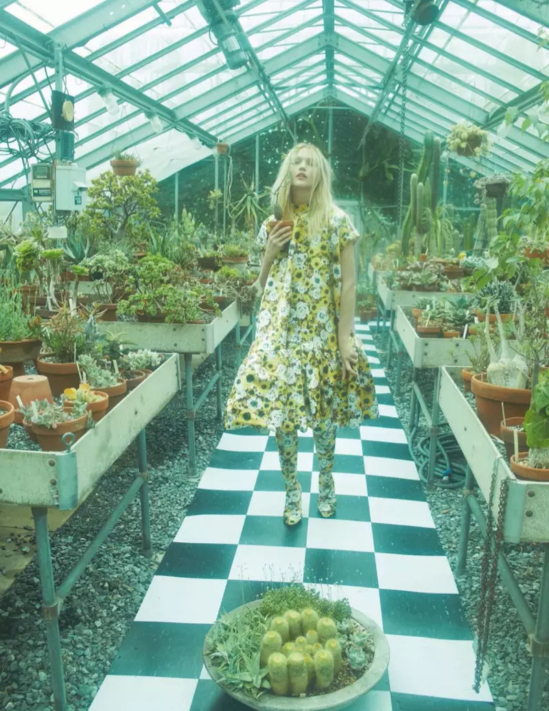 Sasha Pivovarova Dina Full Bloom pikeun Vogue Rusia