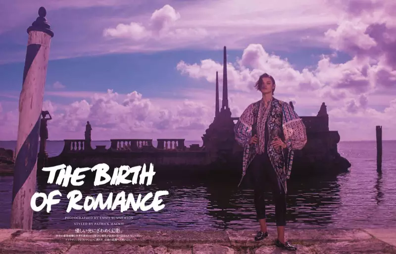 Cara Taylor žavi romantišku dizainu, skirtu „Vogue Japan“.