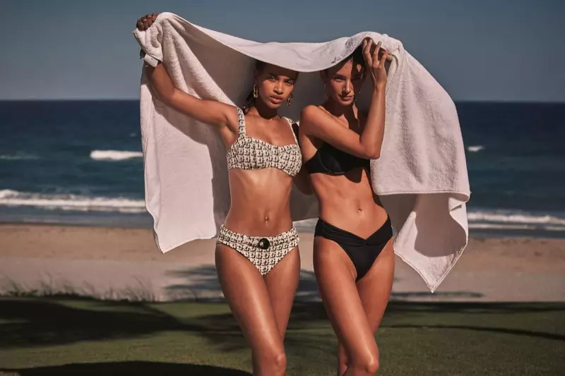 Une image de la campagne printemps 2021 de Devon Windsor Swim.