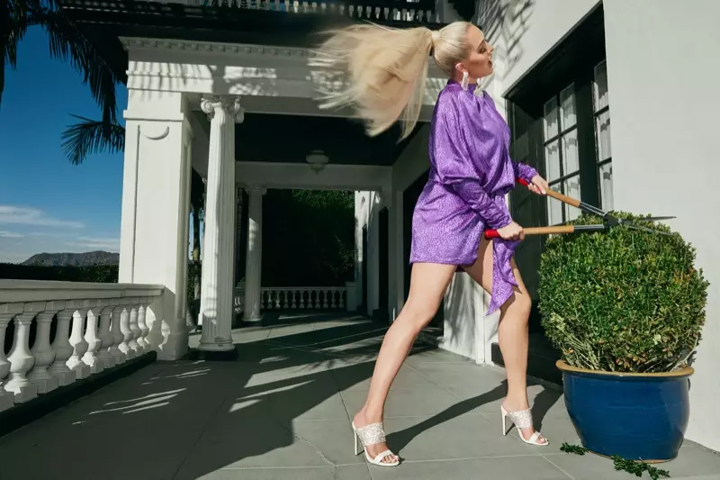 Khoe đôi chân của mình, Erika Girardi trước chiến dịch hợp tác với Shoedazzle