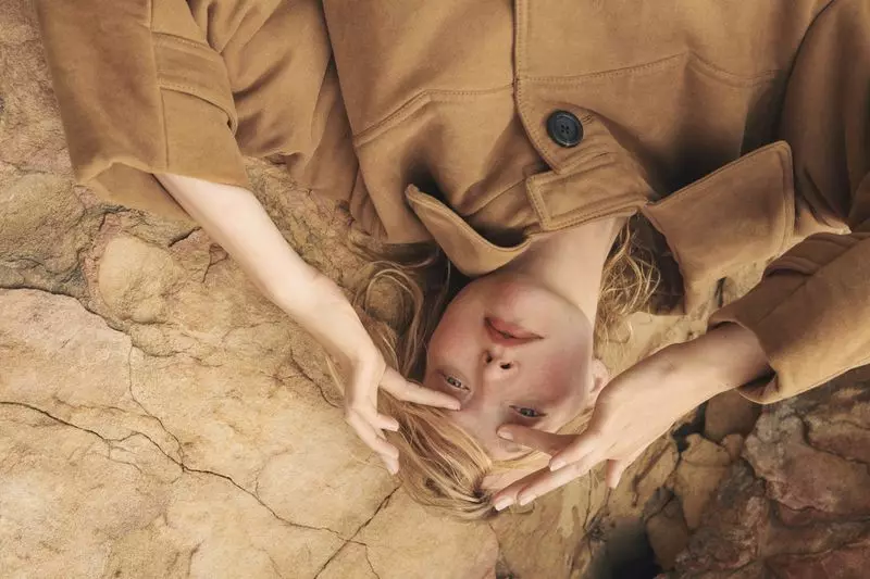 Gemma Ward bär neutrala stilar för POP Magazine