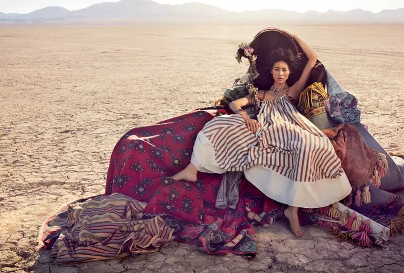 Liu Wen voyage avec le cirque pour le numéro de mars de Vogue Australia par Will Davidson