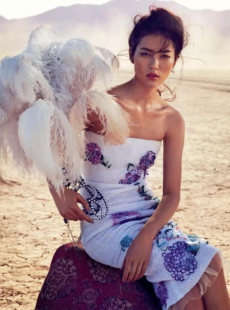 Liu Wen reiser med sirkuset for Vogue Australias marsutgave av Will Davidson