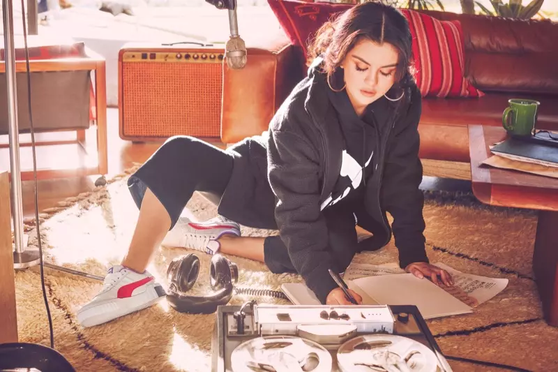 Selena Gomez, PUMA Cali Chase spor ayakkabı kampanyasında rol aldı