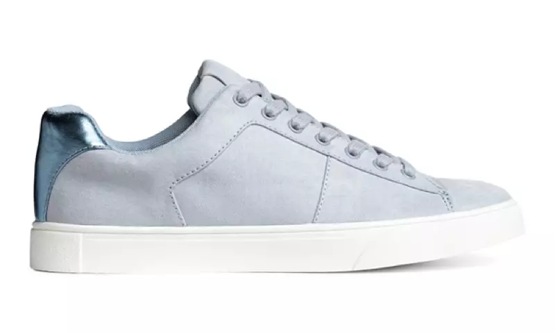 H&M hụrụ Coachella Sneakers n'anya $29.99