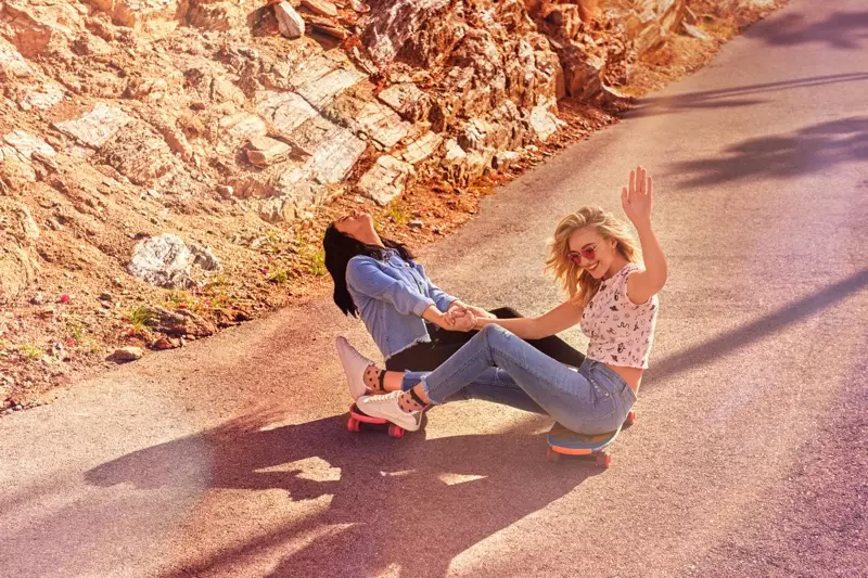Starlie Cheyenne na Daisy Clementine bajya skateboarding muri H&M Irakunda Coachella