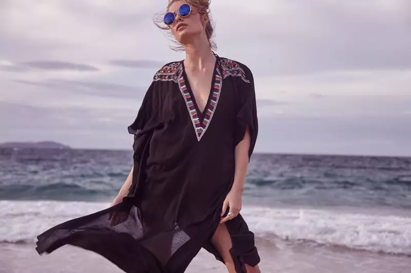 Menganalisis model Cleobella bersulam Sela kaftan