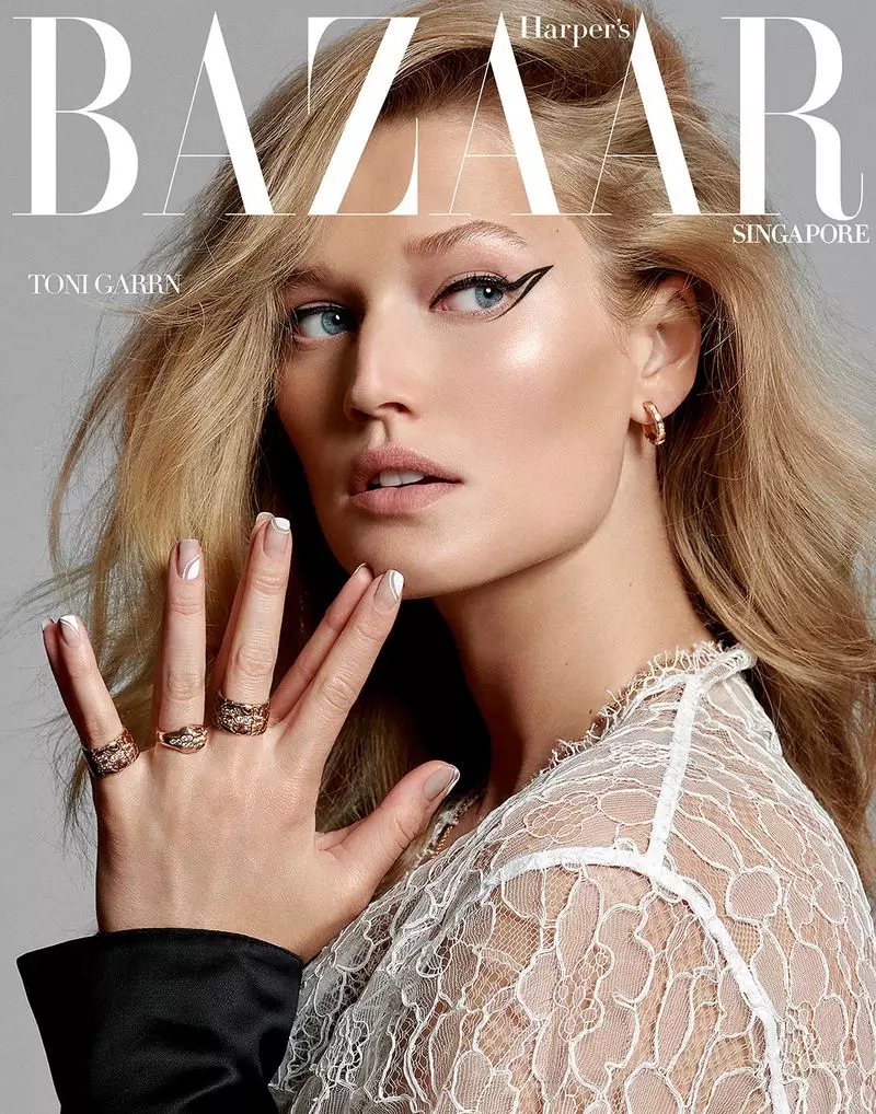 Mae Toni Garrn yn Waith Celf ar gyfer Harper's Bazaar Singapore