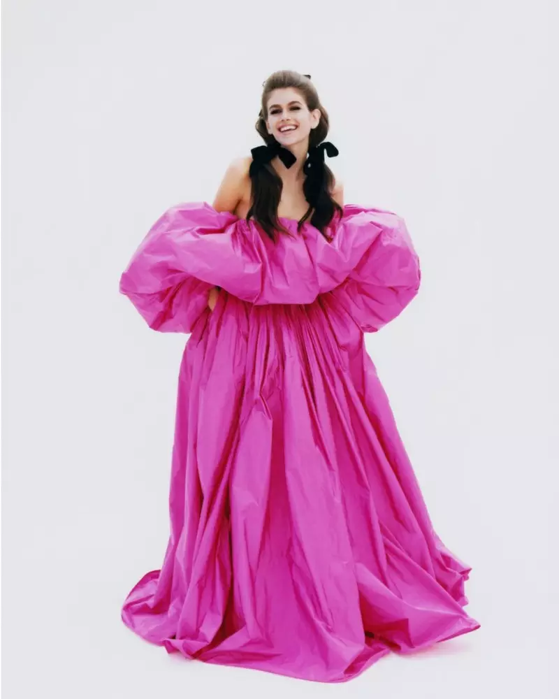 Kaia Gerber Poses in Haute Couture Looks for CR فيشن ڪتاب