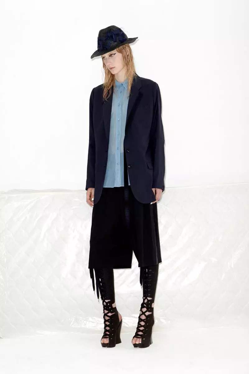 Acne's Resort 2013 مجموعہ پرنٹس کے طور پر کرنسی پیش کرتا ہے۔