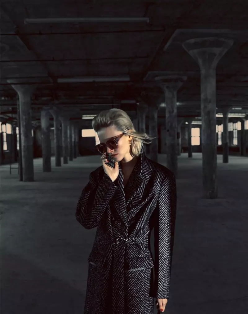 Sasha Luss Nangkeup Gaya Film Noir pikeun Harper's Bazaar Taiwan