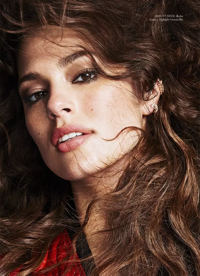 Ashley Graham ayaa u rogey Factor Glam ee Harper's Bazaar Australia