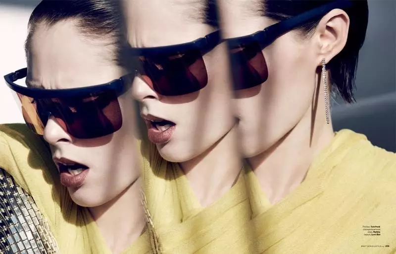 Coco Rocha Mengambil Fashion Futuristik untuk InStyle Russia