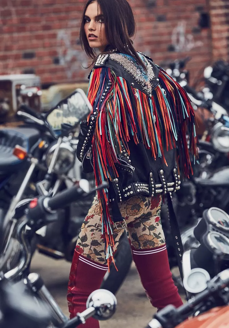 Gimodelo ni Lily Stewart ang Cool Moto Jackets para sa Harper's Bazaar Turkey