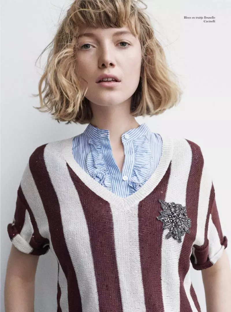 Lou Schoof Poses ing Cetakan Playful kanggo Harper's Bazaar Walanda