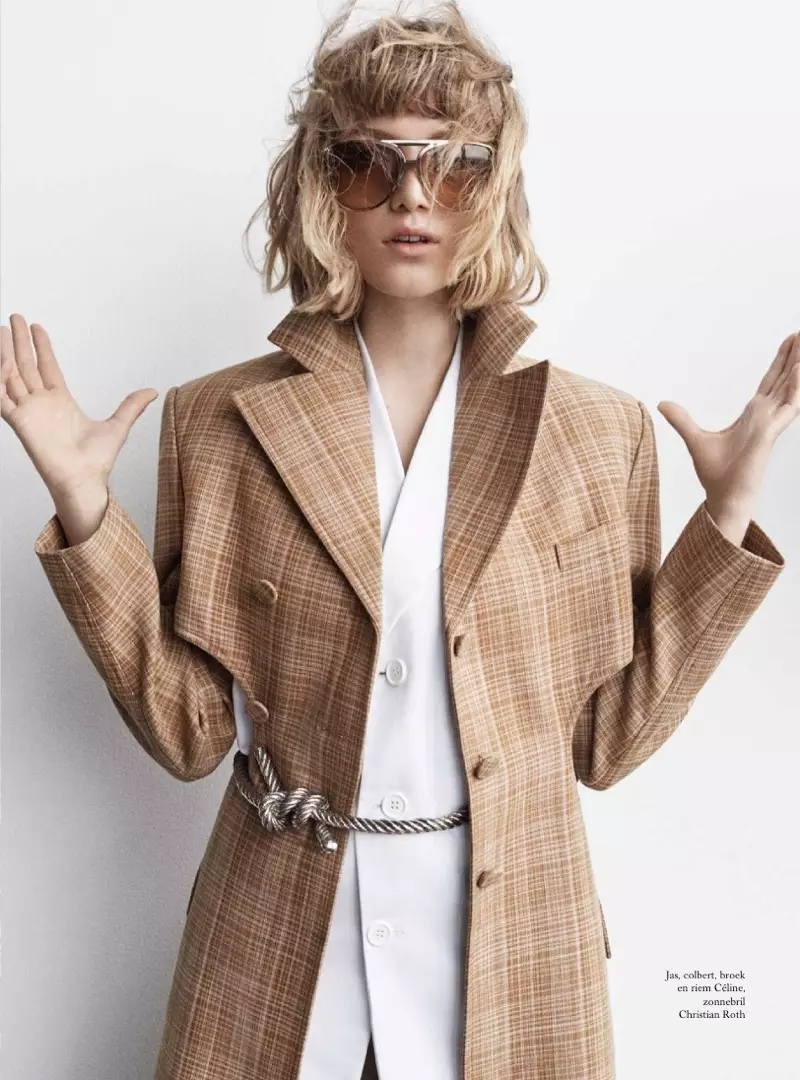 Lou Schoof Poses ing Cetakan Playful kanggo Harper's Bazaar Walanda