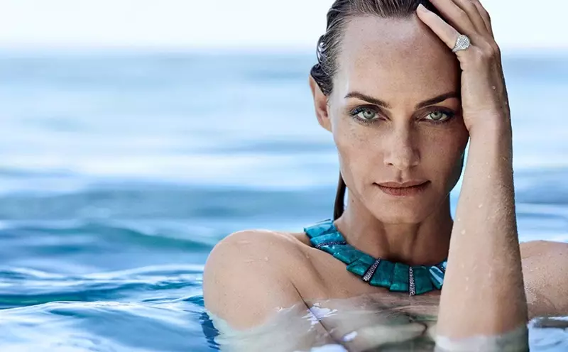 டேவிட் யுர்மன் இலையுதிர்-குளிர்கால 2018 பிரச்சாரத்தில் Amber Valletta நடிக்கிறார்