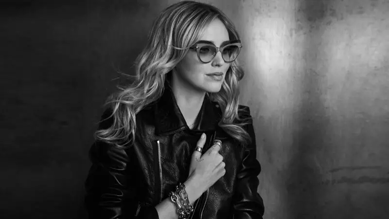 Pomellato'nun Chiara Ferragni ile yaptığı gözlük reklam kampanyasından bir görüntü